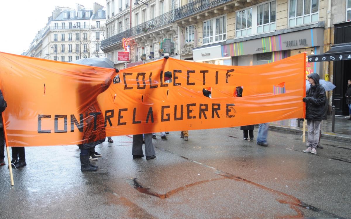 Banderole collectif contre la guerre