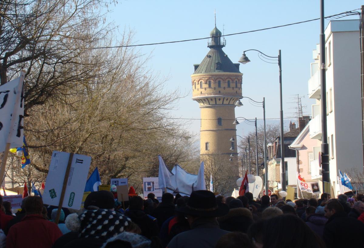 Fin de manifestation devant la sous-préfecture.