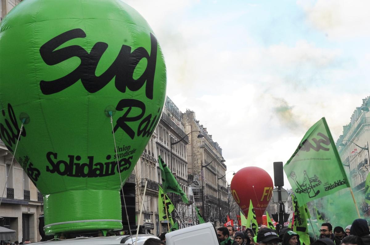 Manifestants Syndicat SUD Rail Cheminots contre le projet de loi El'Khomri de réforme du code du travail