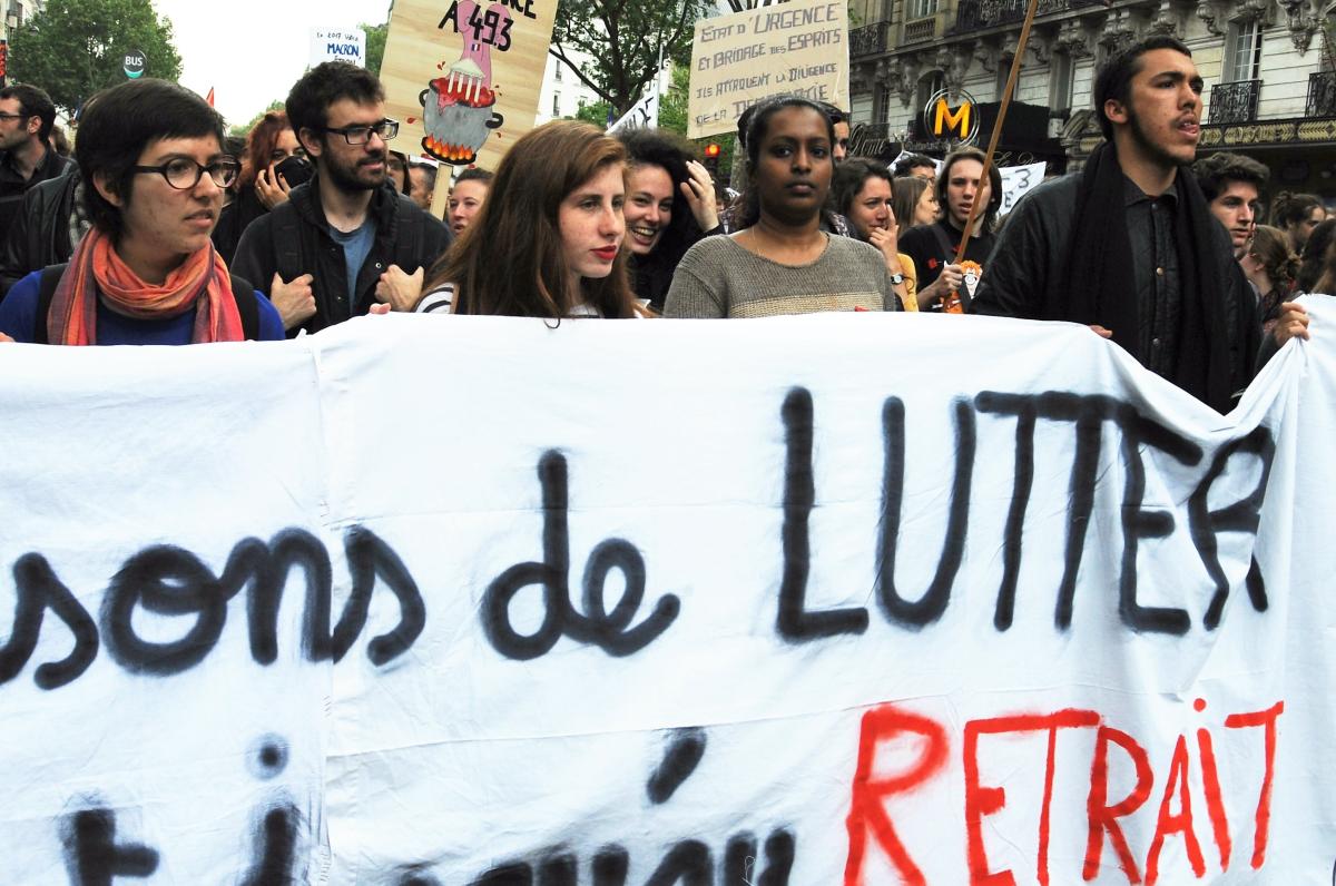 Etudiants manifestant pour le Retrait de la loi