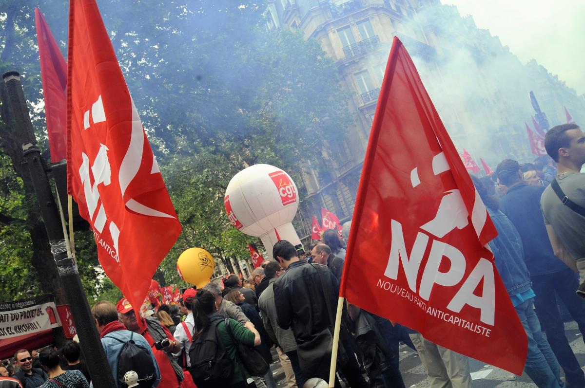 Drapeaux Npa Manifestation contre la loi travail.