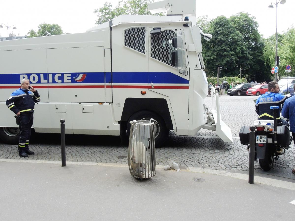 Le camion anti-émeute de la police nationale Canon à eau de 10000 litres le 14juin 2016