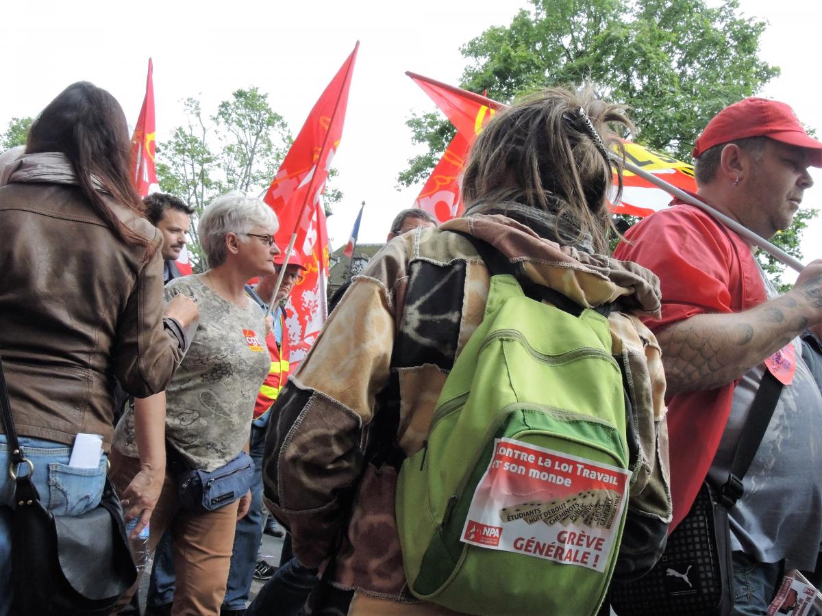 Distibution de tracts au point fixe du Npa