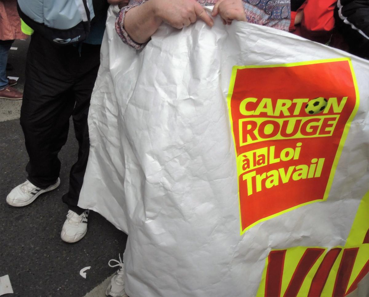 Carton rouge à la loi travail