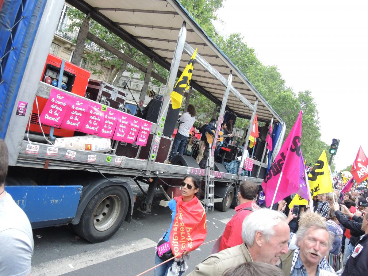 Tout le monde déteste la loi travail camion de Solidaires