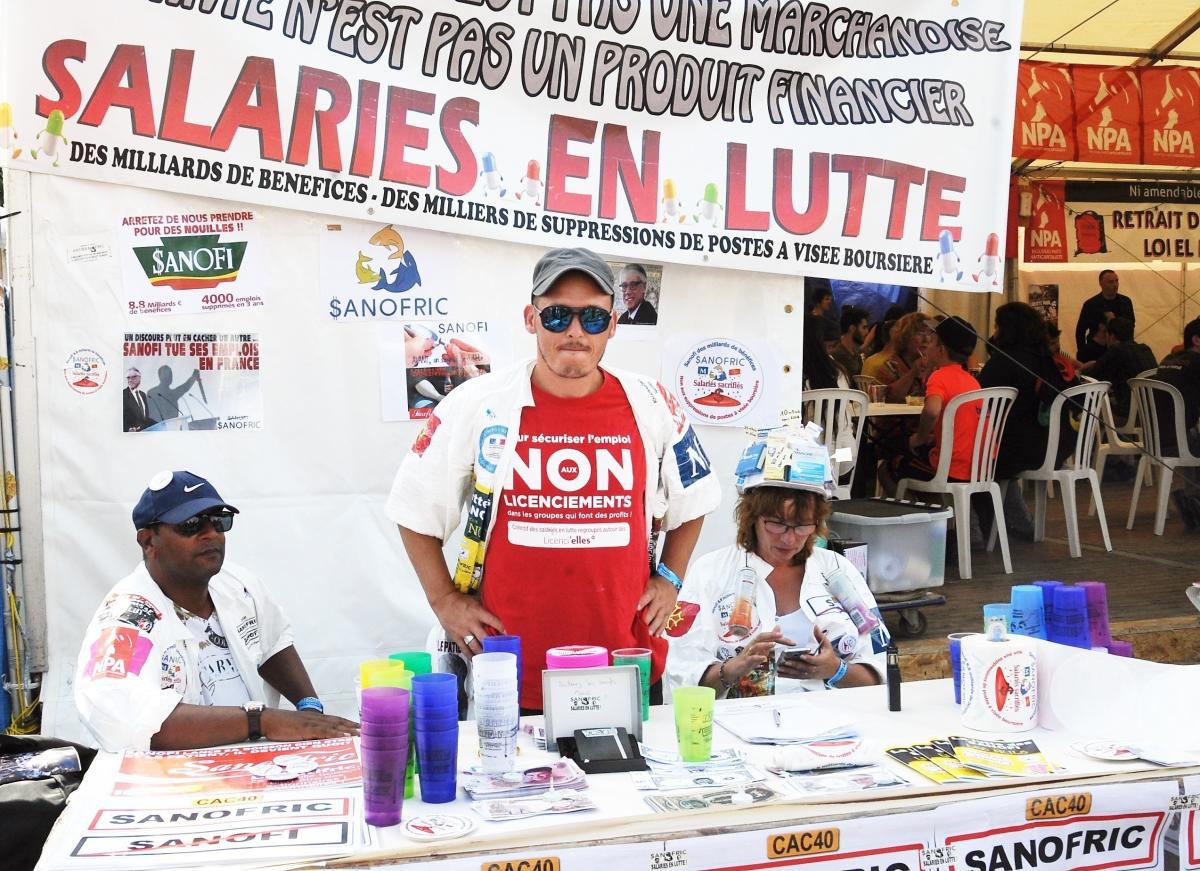 Stand du Npa les Sanofi entreprise de l'industrie pharmaceutique en lutte