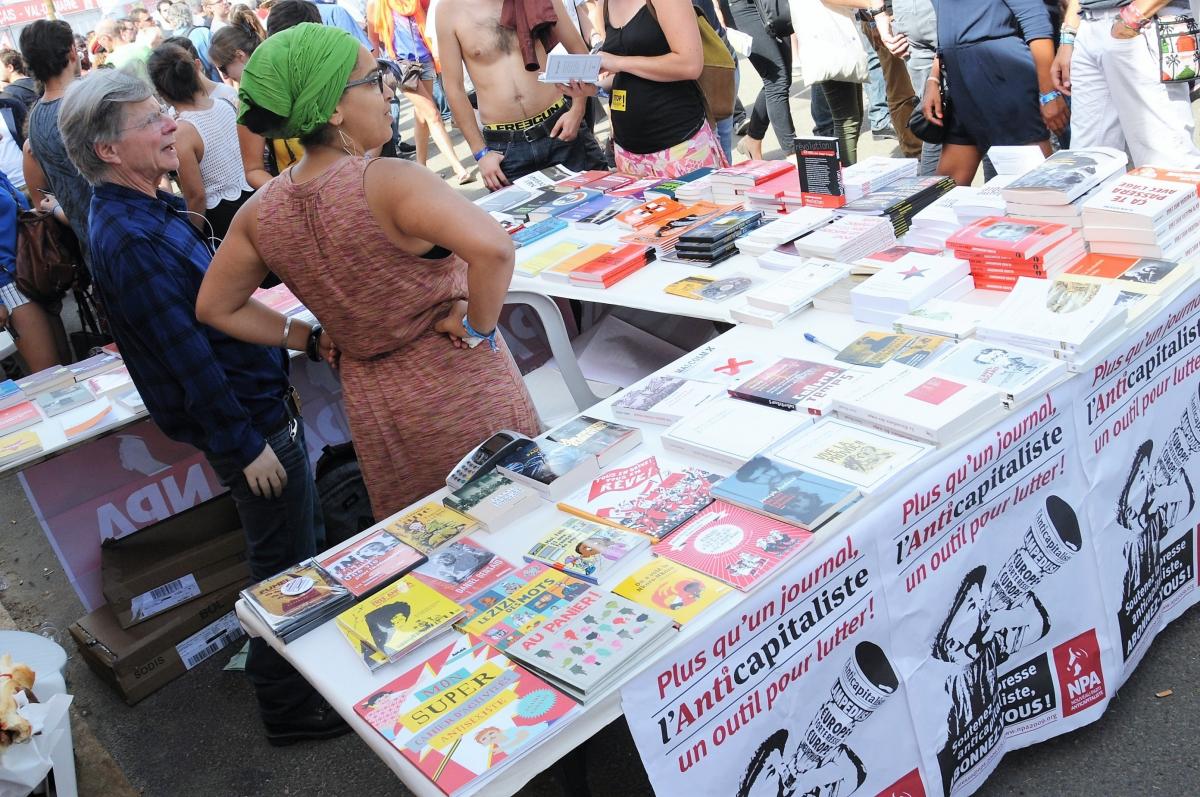 Librairie la Brèche stand du Npa la Courneuve