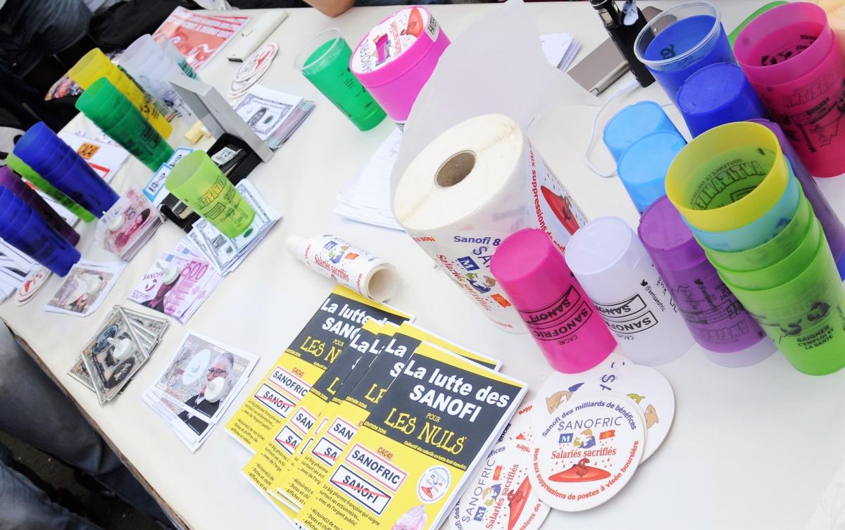 Stand du Npa les Sanofi entreprise de l'industrie pharmaceutique en lutte