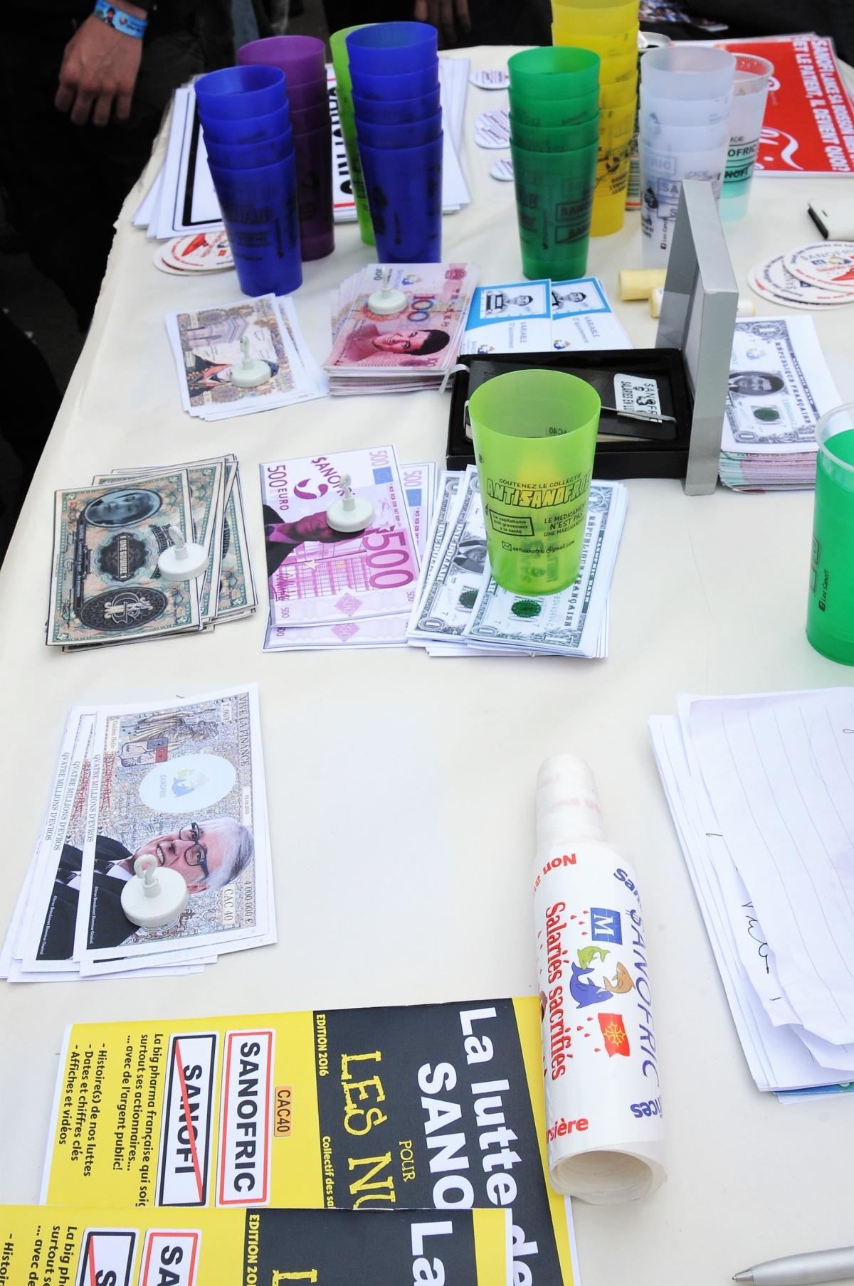 Stand du Npa les Sanofi entreprise de l'industrie pharmaceutique en lutte