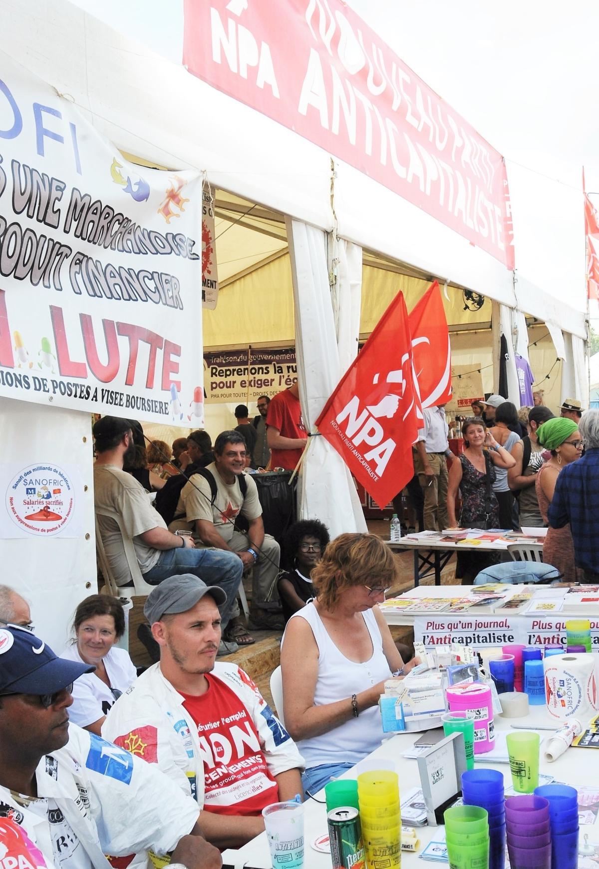 Stand du Npa les Sanofi entreprise de l'industrie pharmaceutique en lutte