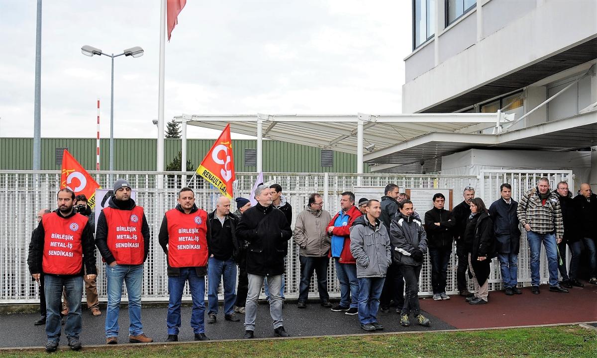 Débrayage Cgt et Sud Ingénierie de Renault Lardy Essonne