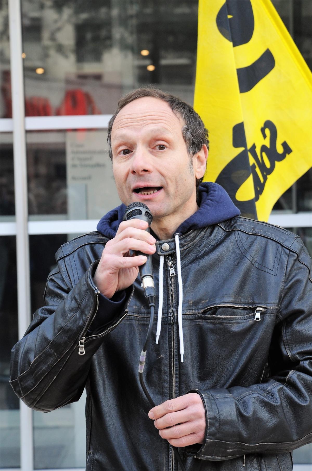 Frédéric Lordon est un économiste français né le 15 janvier 1962. Il est directeur de recherche au CNRS et chercheur au Centre de sociologie européenne. Il est membre du collectif Les économistes atterrés