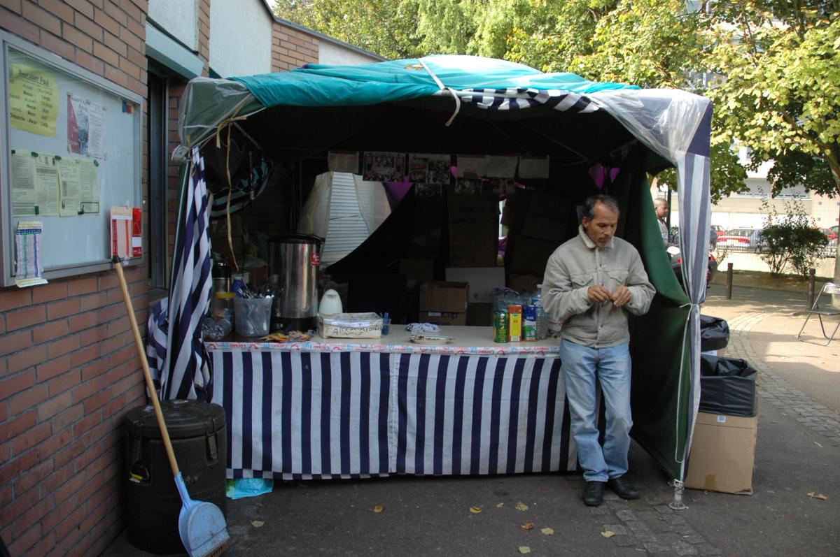 buvette des sans-papiers à l'église de Massy essonne 91