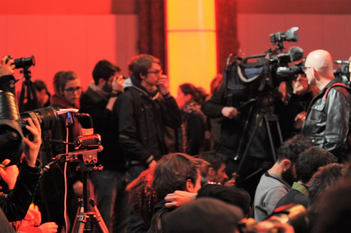 La presse pendant l'intervention de Philippe Poutou Dock Pullman Paris Aubervilliers