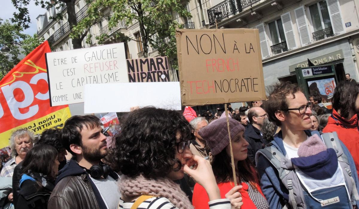 Pancarte être de gauche c'est refuser le capitalisme