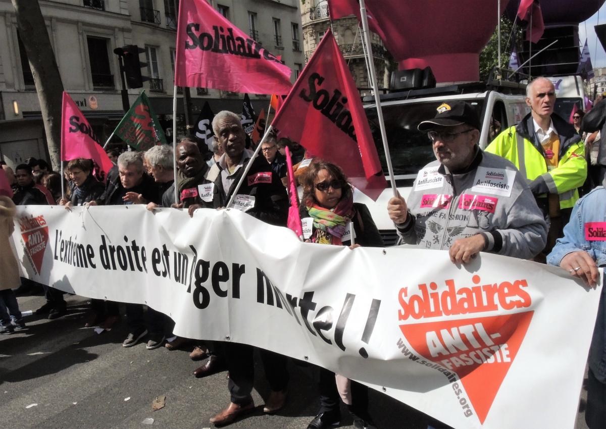 Banderole syndicat Solidaires Anti fasciste