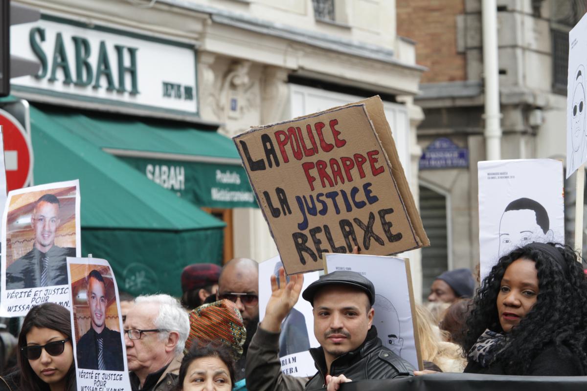 La police frappe, la justice relaxe