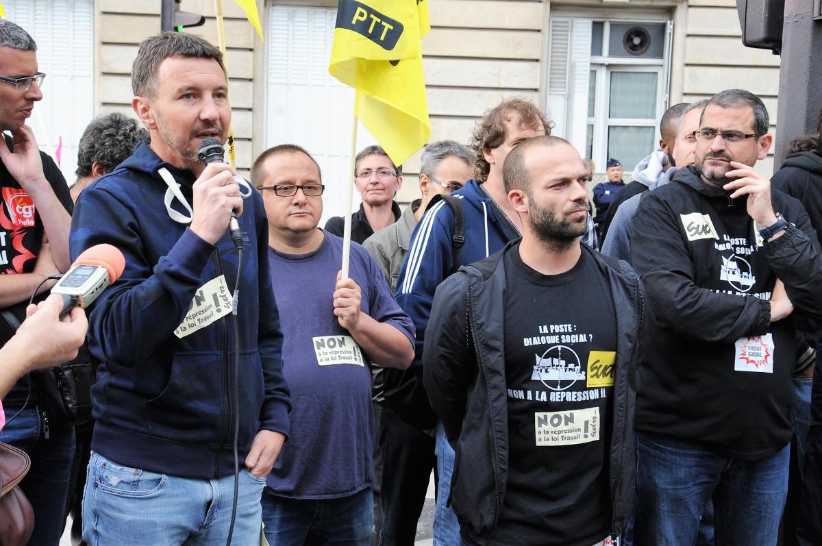 Olivier Besancenot en soutien à Gaël Quirante Ministère du Travail rue de Varenne