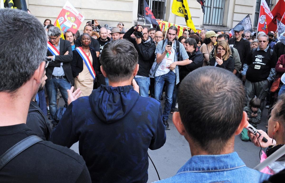 Olivier Besancenot en soutien à Gaël Quirante Ministère du Travail rue de Varenne