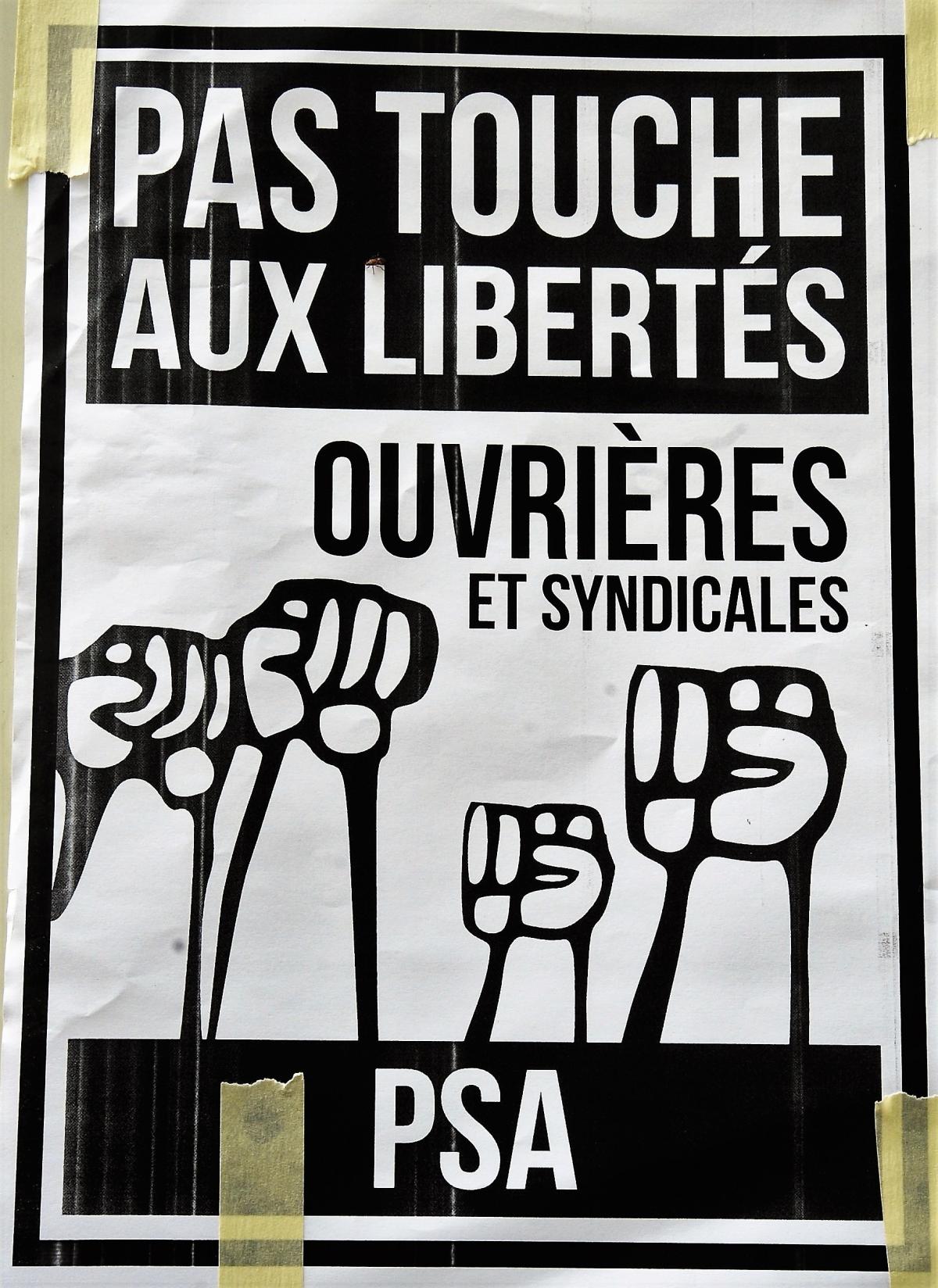 Affiche Pas touche aux Libertés Ouvrières et syndicales PSA au siège de Paris Av de la Grande armée