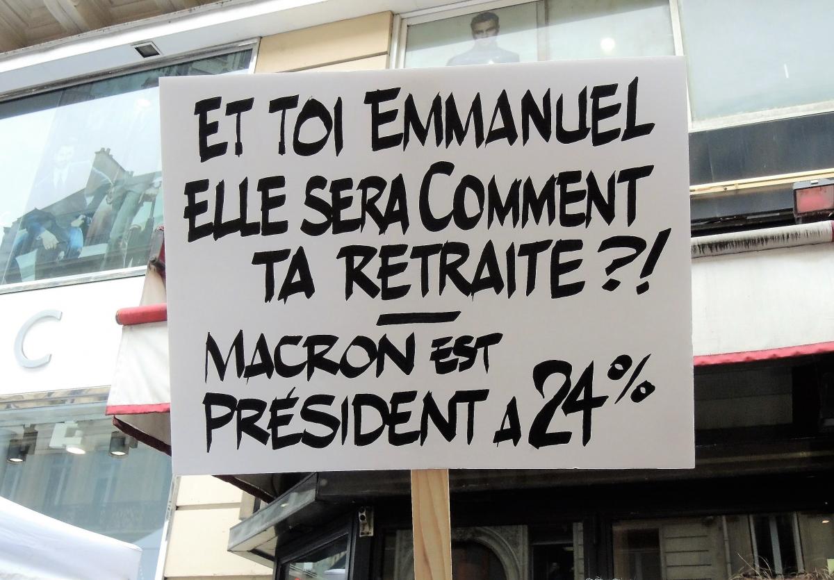 Affichette Et toi Emmanuel elle sera comment ta retraite? Macron est président à 24%