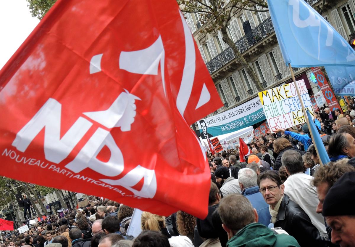 Manifestation de la Fonction Publique drapeau du Npa