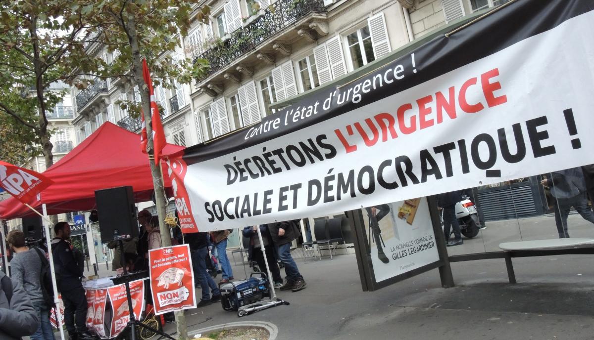 Banderole du Npa decrètons l'Urgence sociale et Démocratique