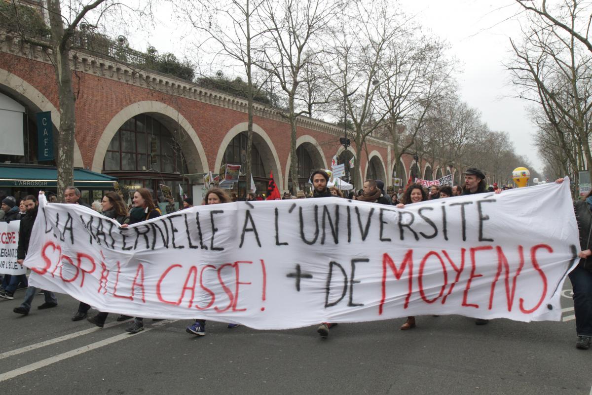 De la maternelle à l'université stop à la casse
