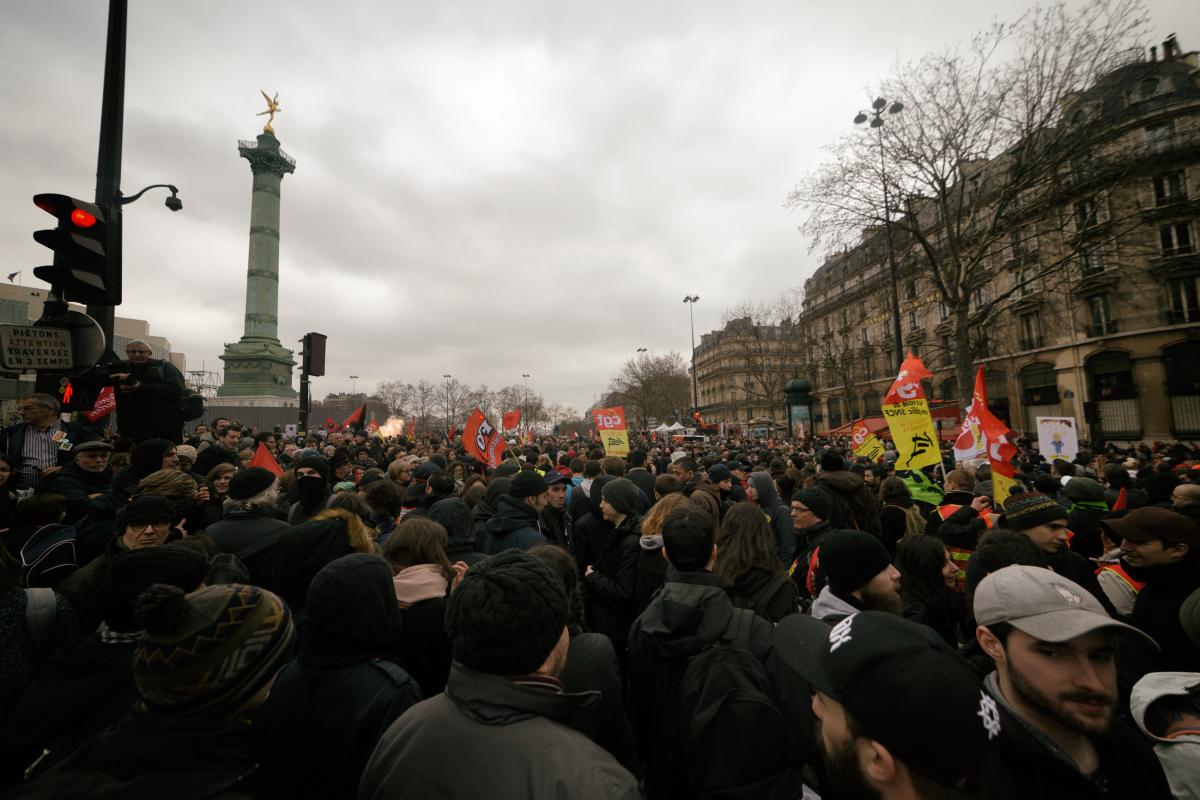 La manifestation de la SNCF rejoint celle de la fonction publique à Bastille