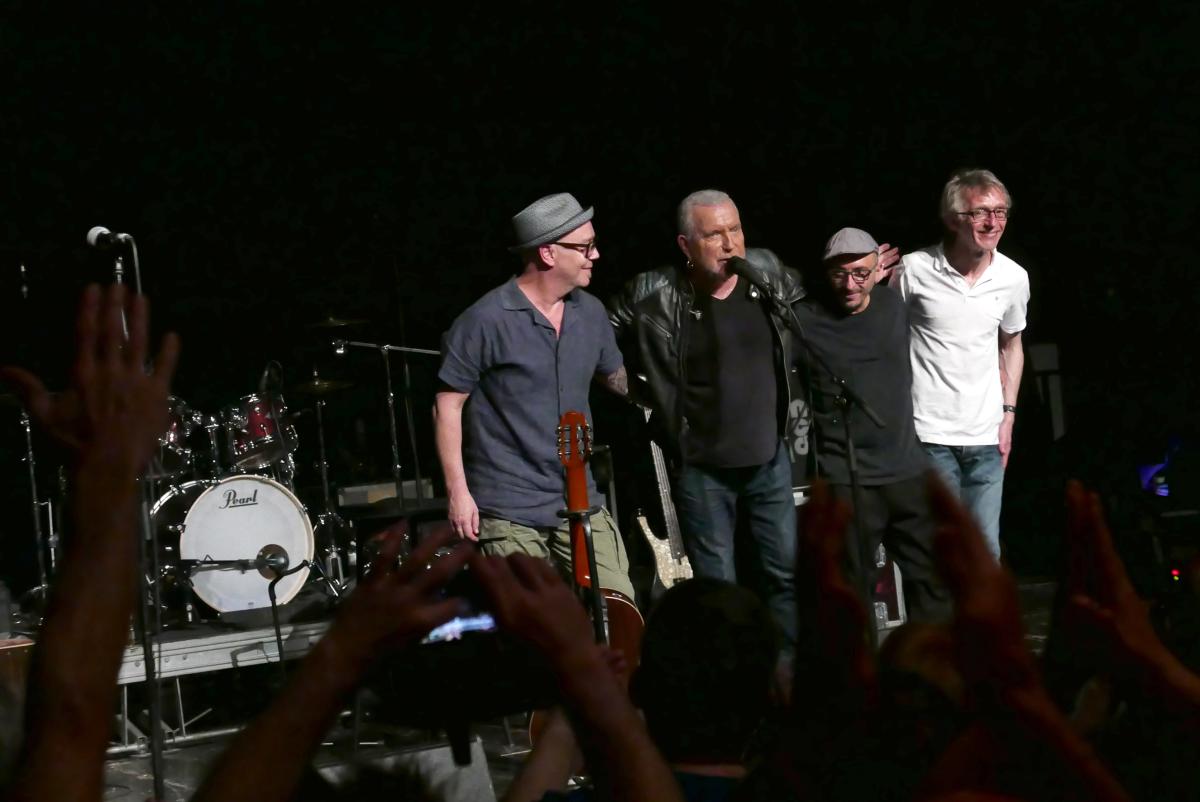 Bernard Lavilliers et son équipe