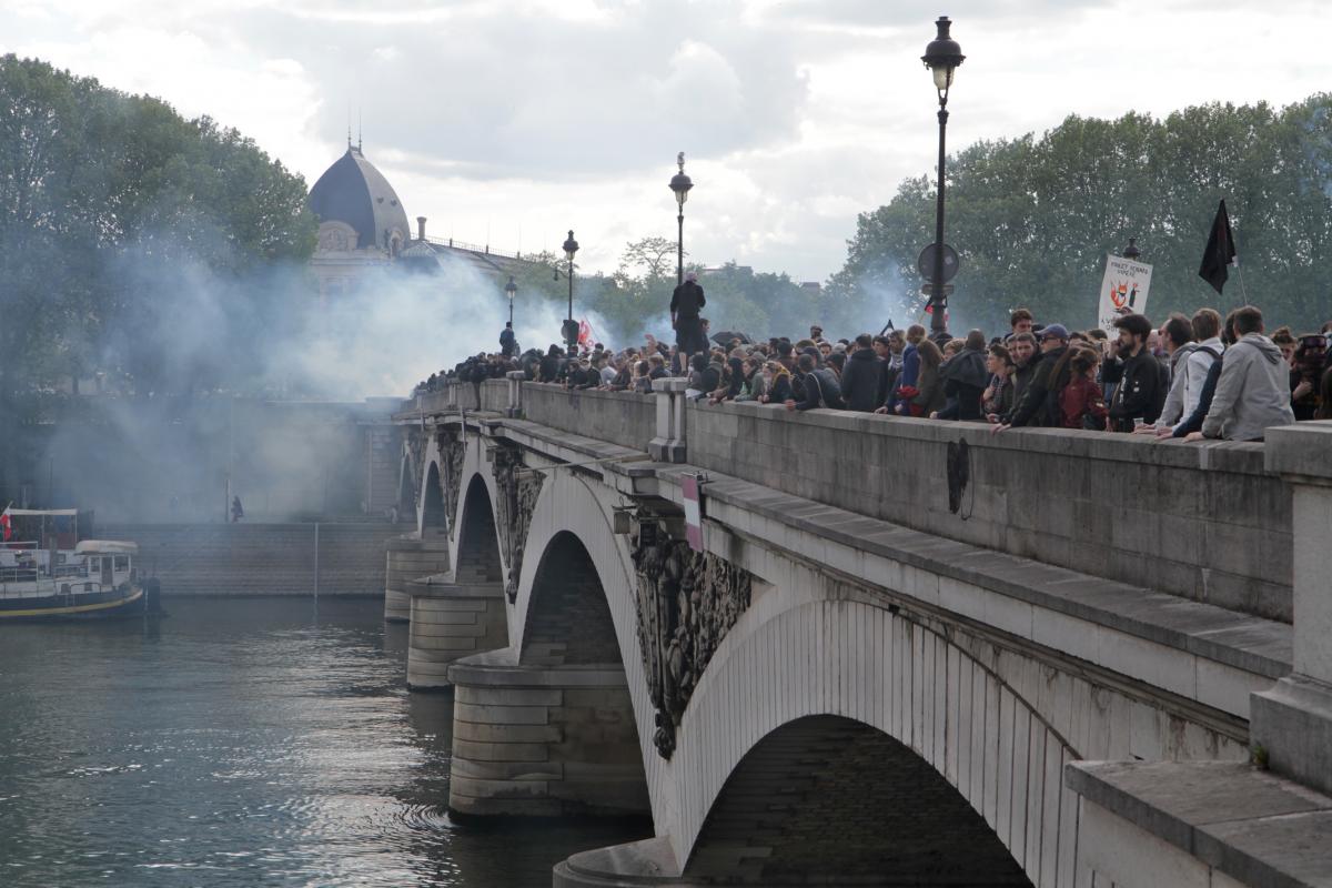 Le pont d'Austerlitz grenadé