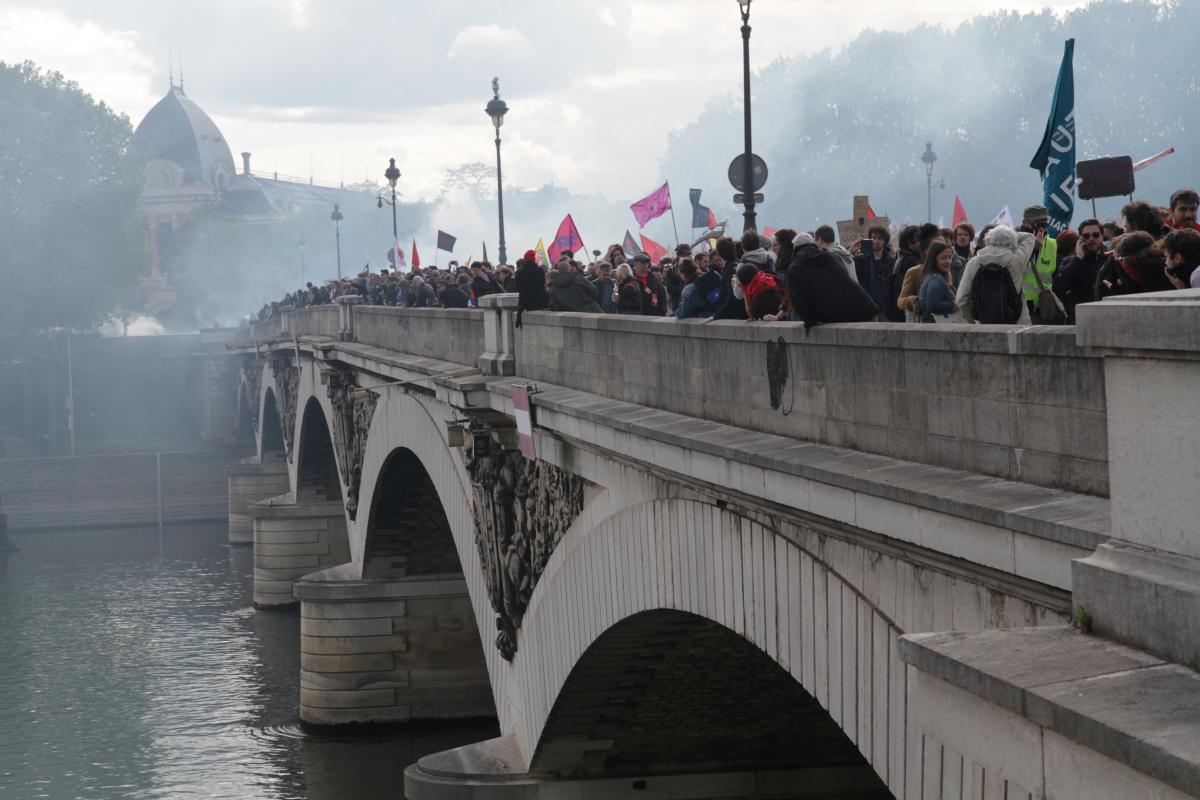 Le pont d'Austerlitz grenadé