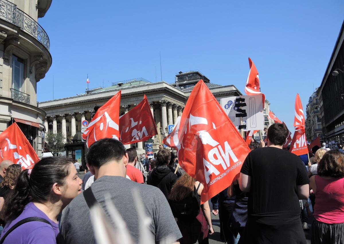 Manifestation du Npa faisons dérailler le gouvernement