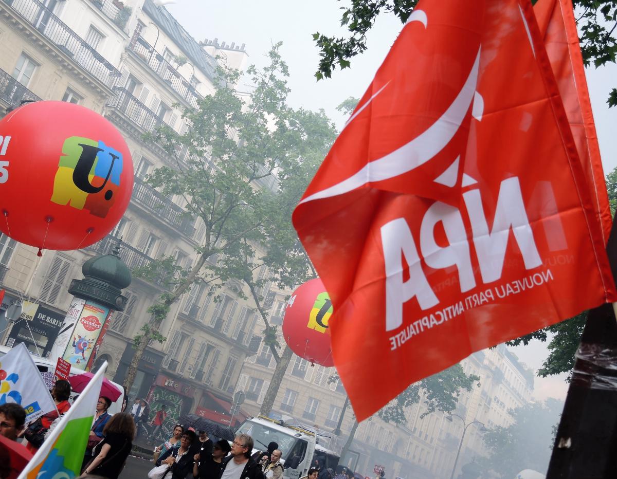 Drapeau du Npa à la manifestation et grève de la Fonction Publique du 22 mai 2018