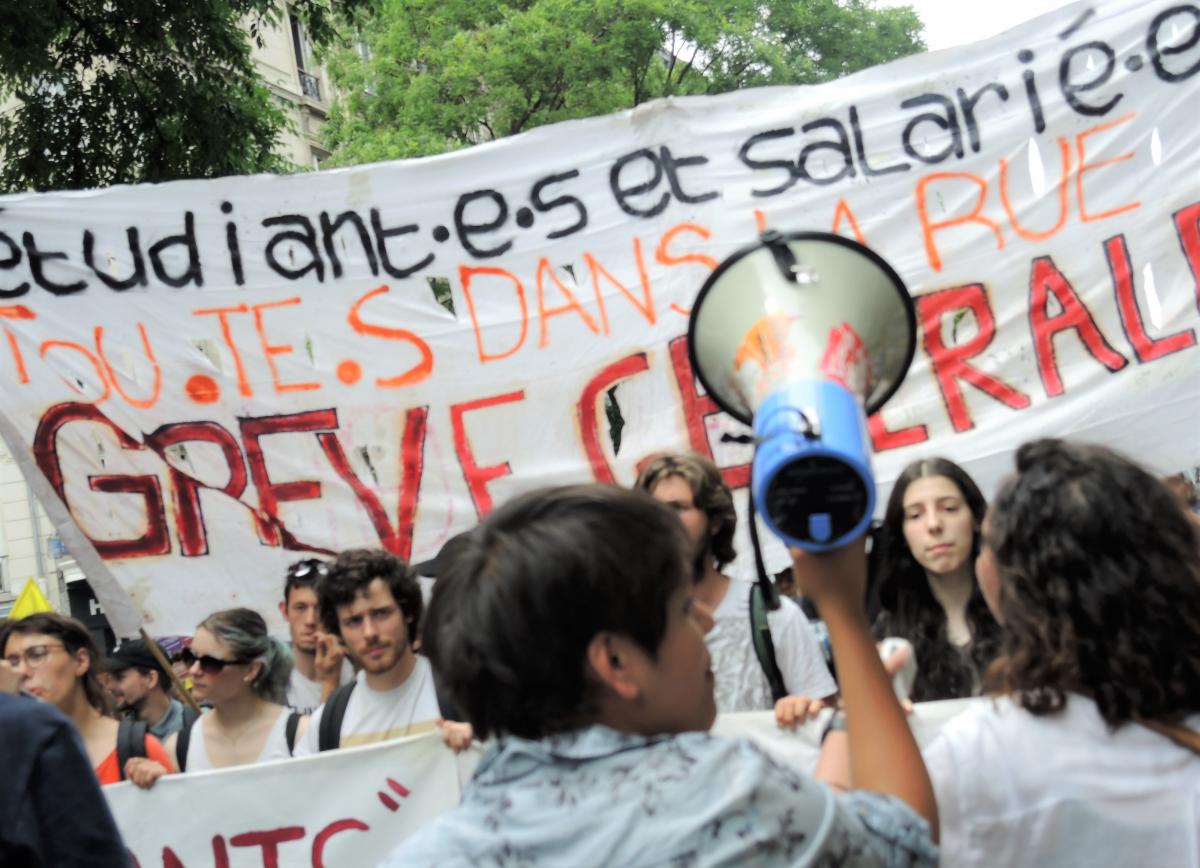 Banderole grève générale cortège Etudiants