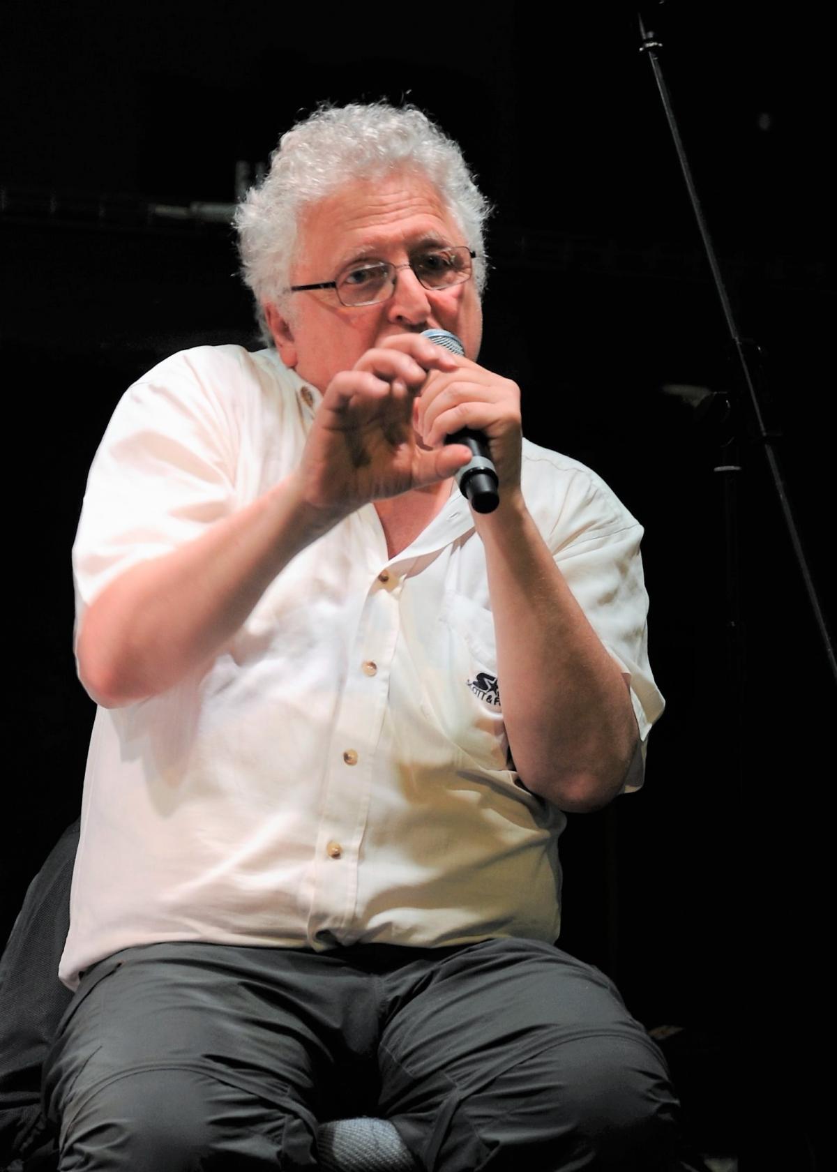 Philippe Cyroulnik Critique dart et commissaire dexposition au meeting débat à Montreuil sur Mai 1968-2018