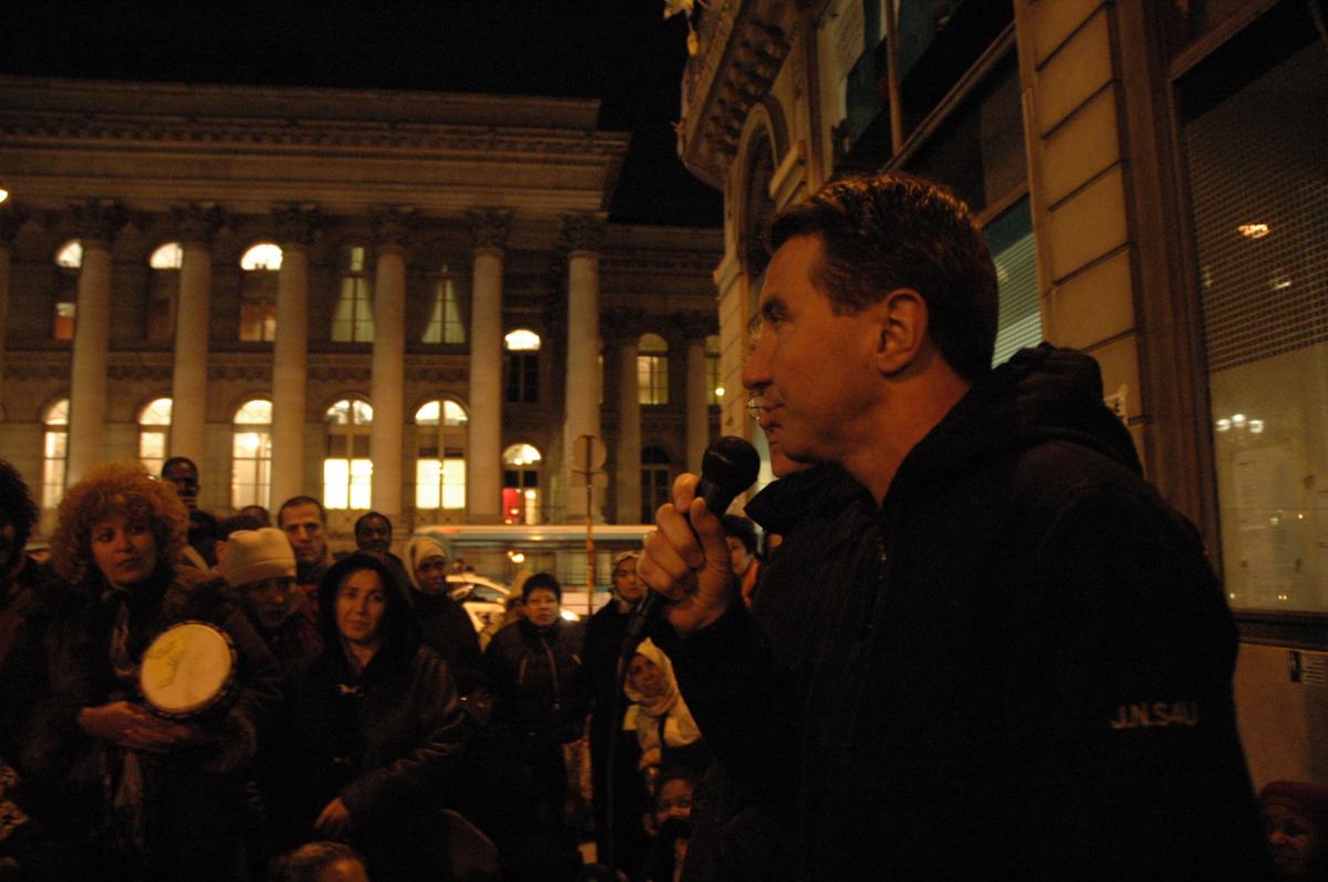 Olivier Besancenot Rue de la banque avec les sans logis
