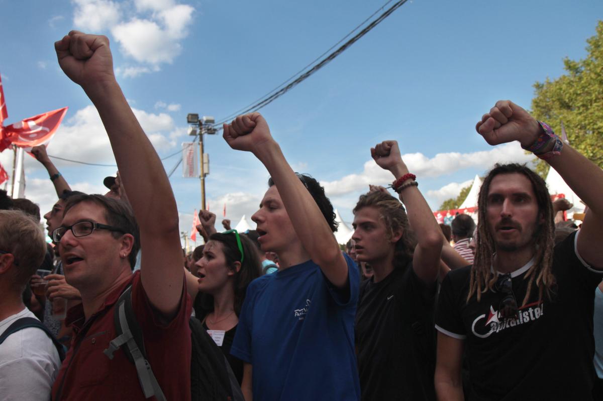 L'internationnale au stand du NPA (avec fils)