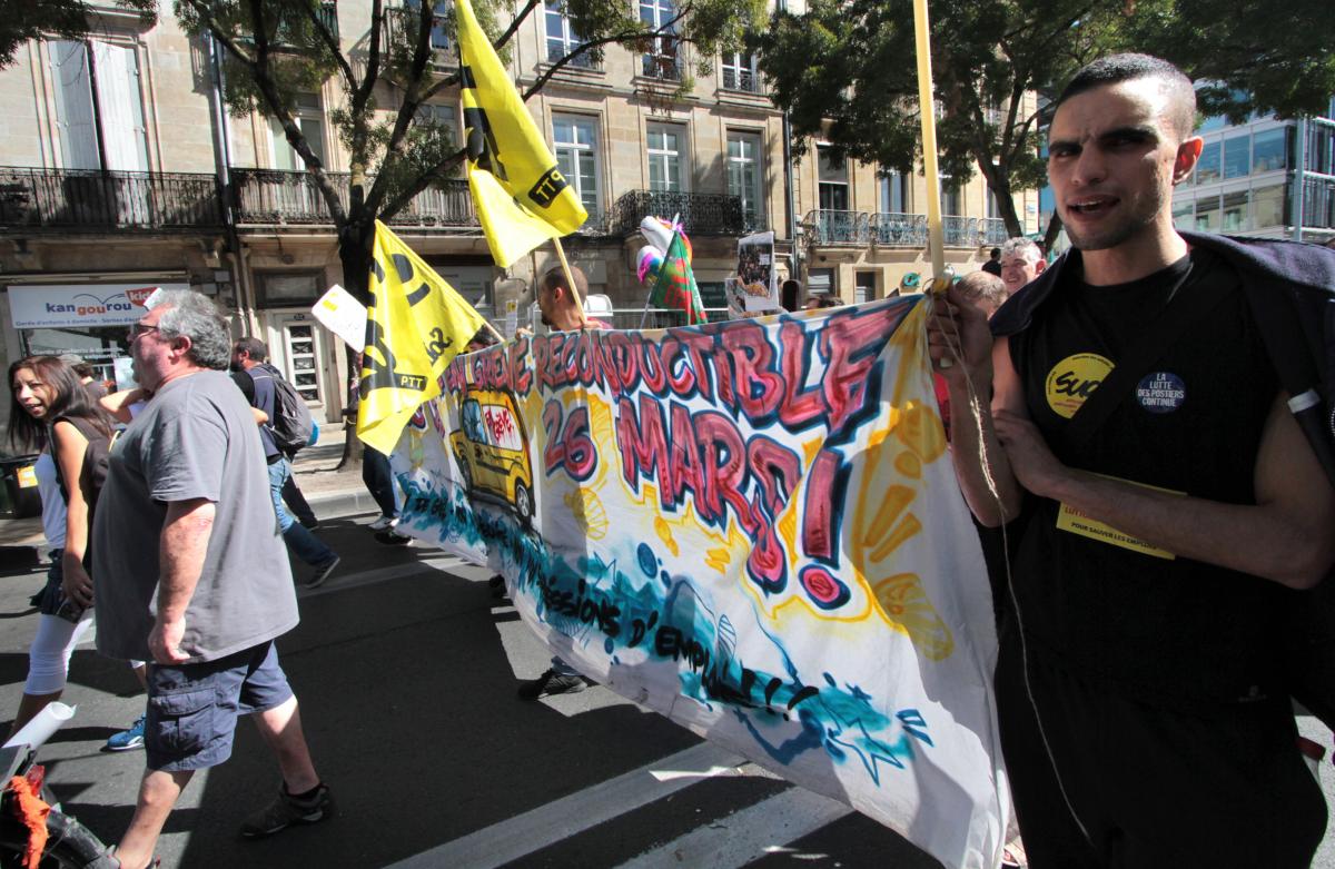 Cortège des postiers du 92 en grève depuis 180 jours