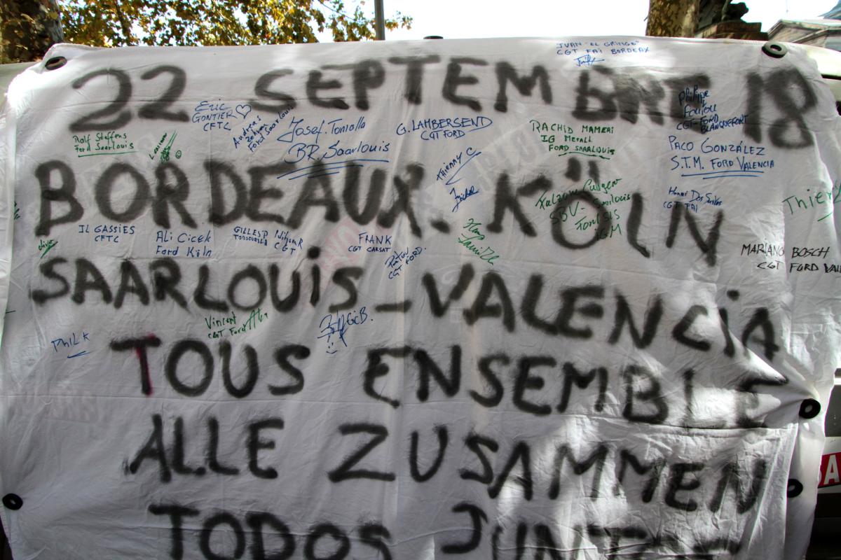 Banderole portant les délégations étrangères d'Allemagne, d'Espagne