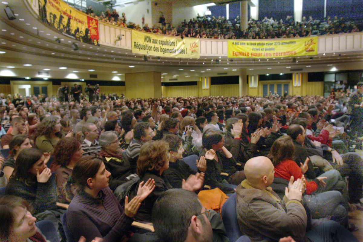 Meeting à la mutualité salle pleine