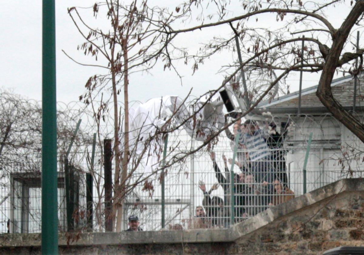 sans-papiers retenus dans le CRA de Vincennes