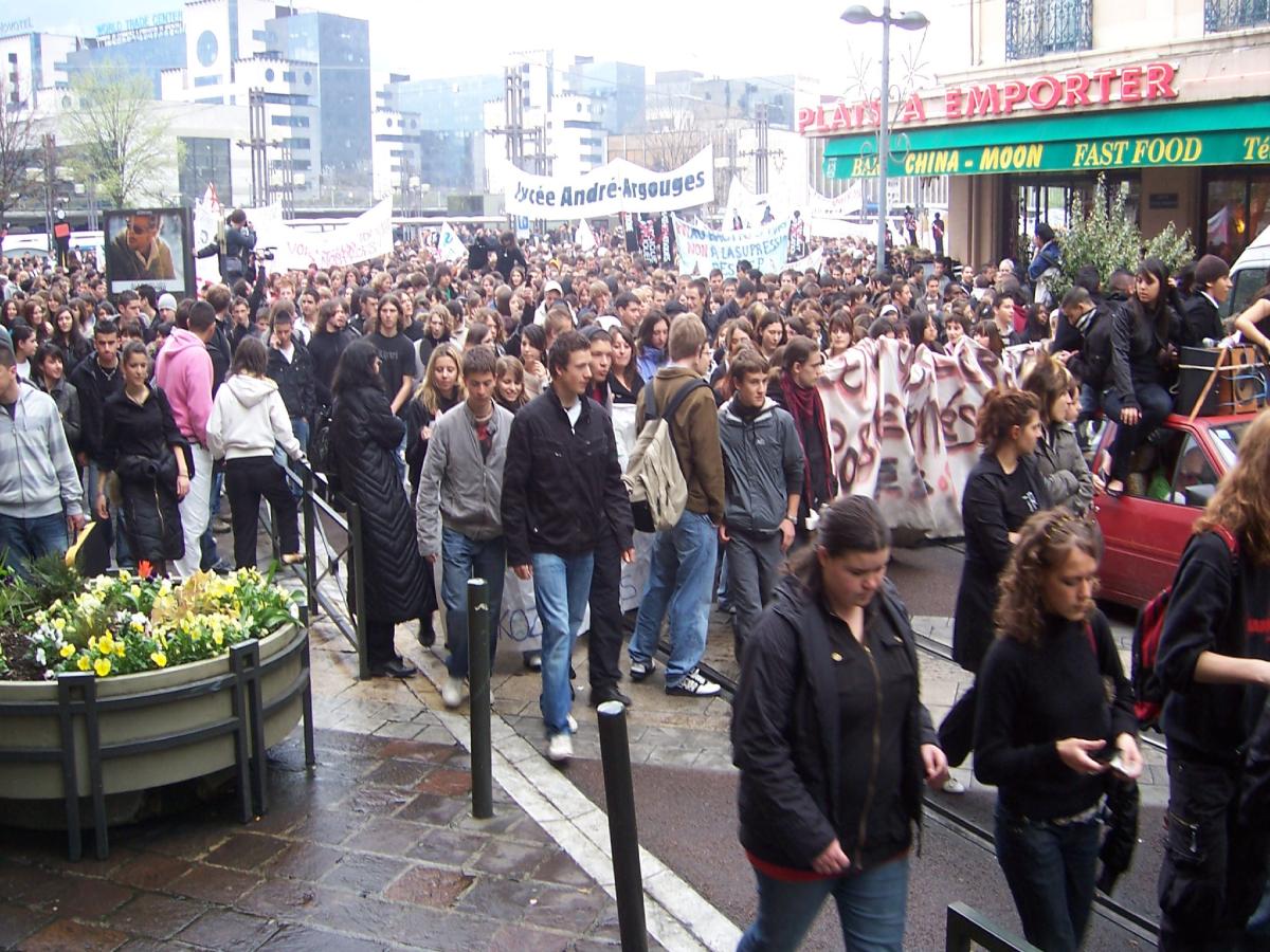 Manifestation lycéenne à Grenoble le 10 avril 2008