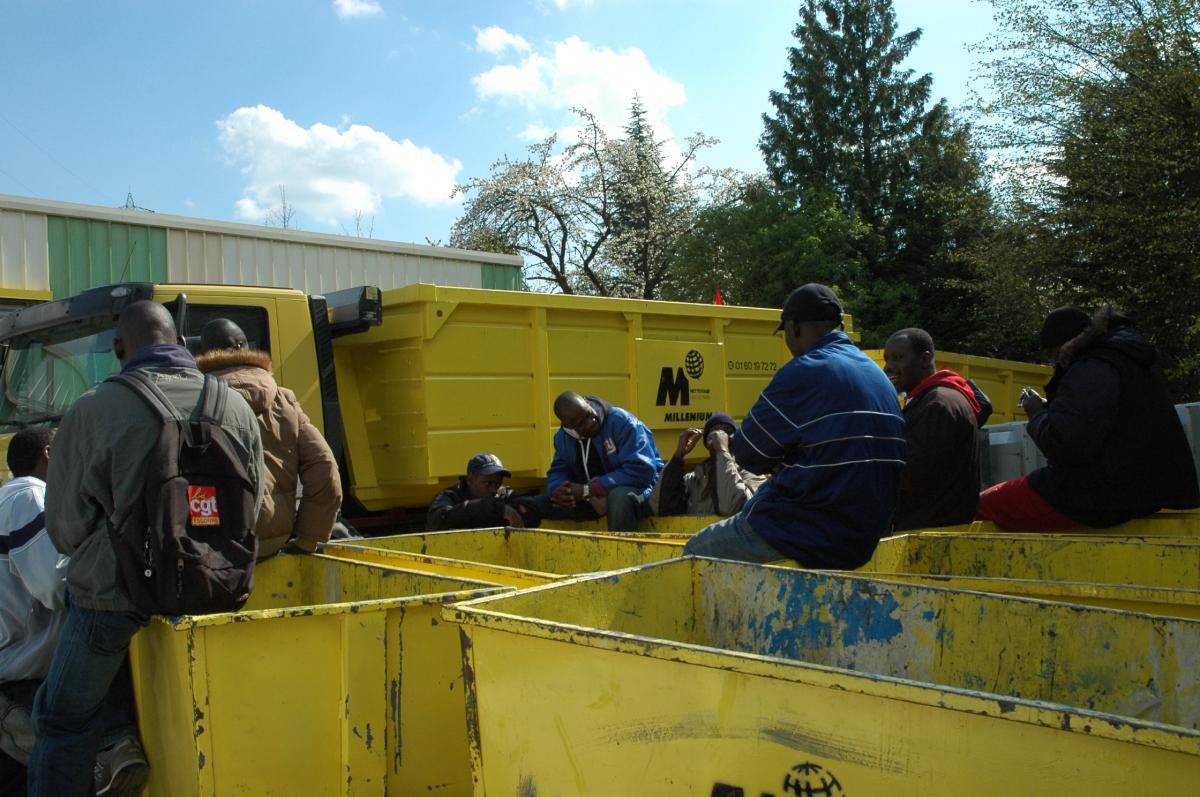 48 Sans Papiers en grève Ets MILLENIUM (nettoyage) IGNY 91 Essonne