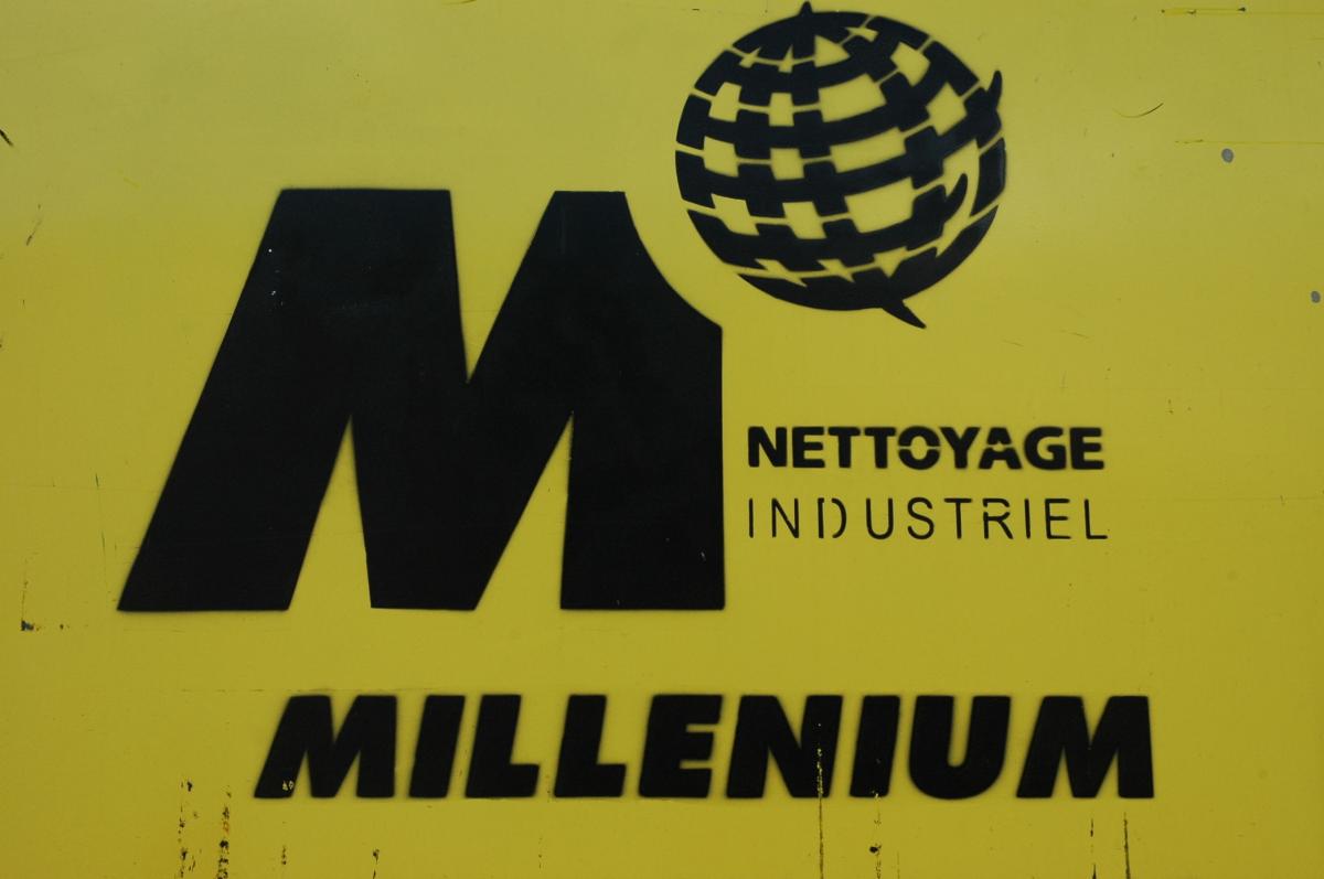 48 Sans Papiers en grève Ets MILLENIUM (nettoyage) IGNY 91Essonne