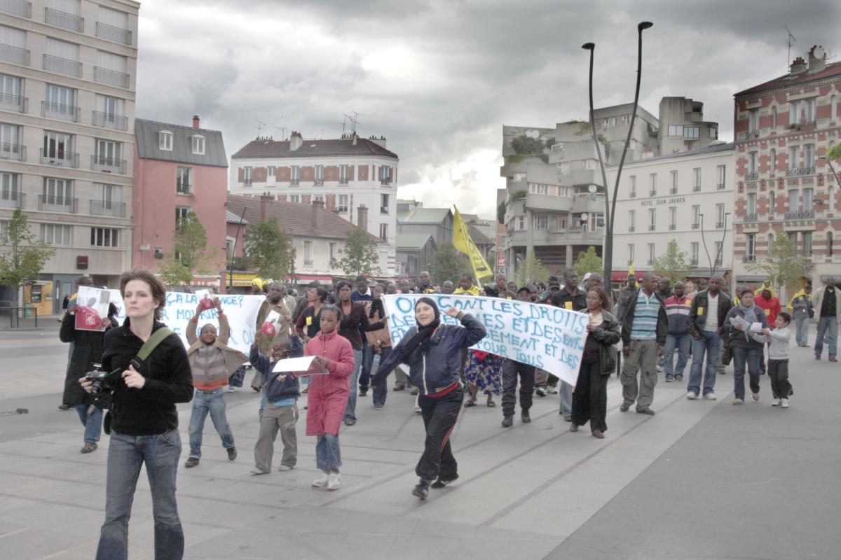 manifestation dans les rues de Saint Denis pour le deuil de Bemba