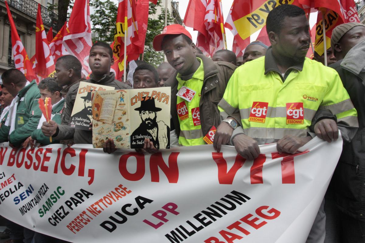 ici on bosse, ici on vit. Cortège de travailleurs sans-papiers en grève