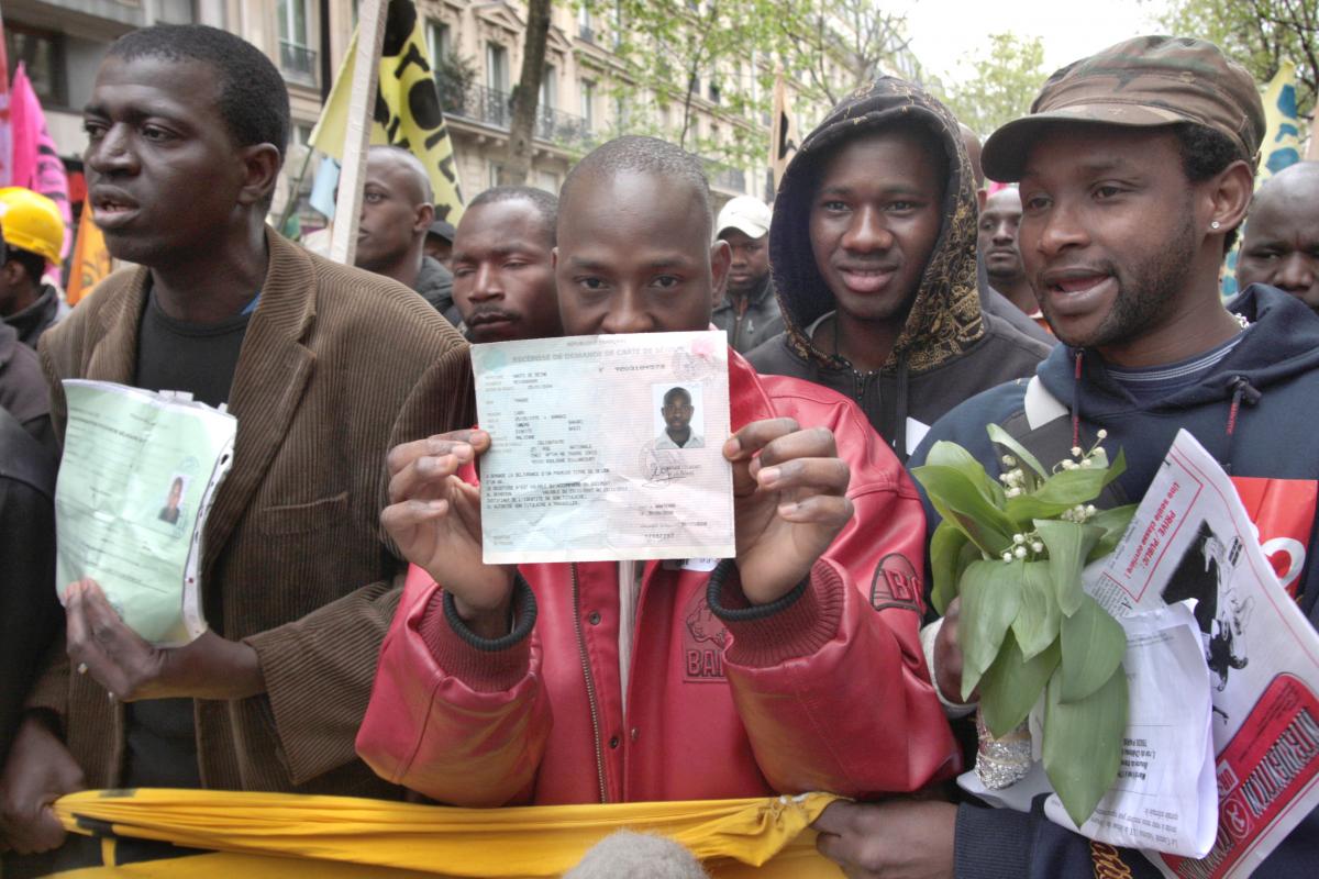 première victoire, les papiers de la régularisation pour 3 salariés