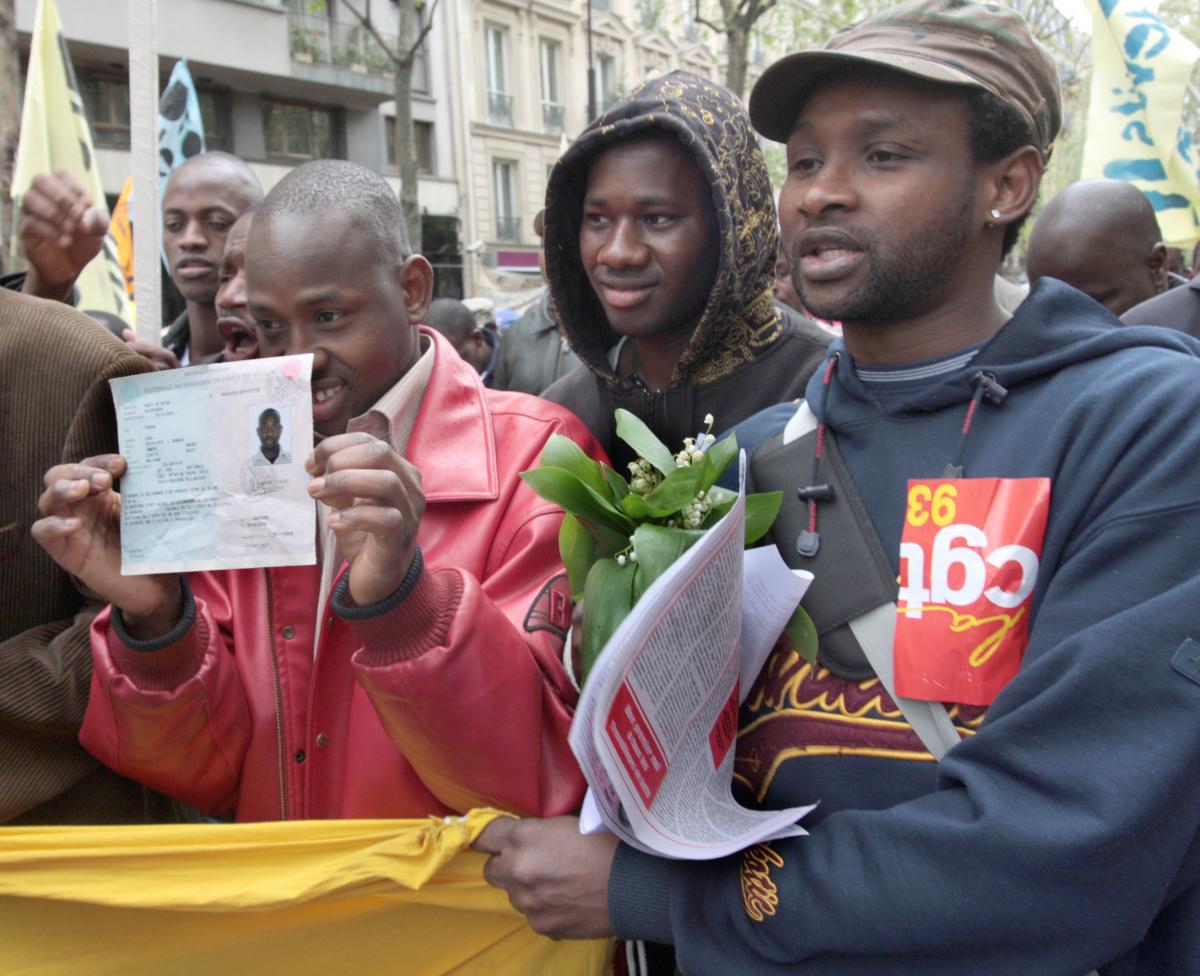 première victoire, les papiers de la régularisation pour 3 salariés