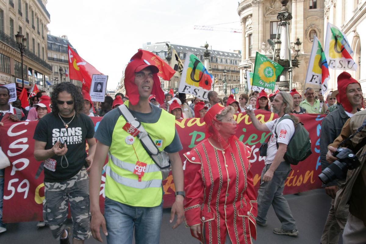 Les marcheurs sans-papiers arrivent à l'Opéra